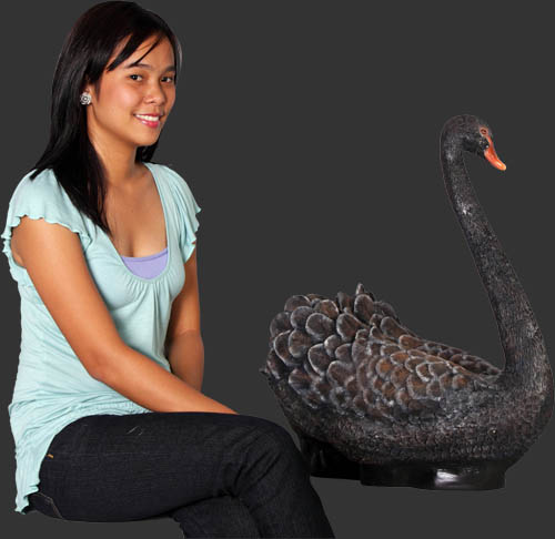 Sitting Swan Black / Fiberglass