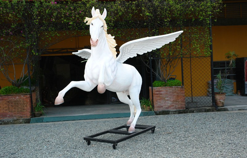 Horse with Wings 8.5 ft.