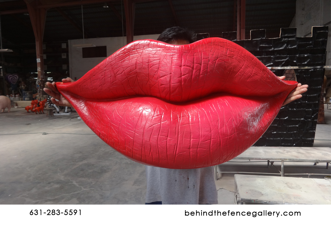 Wall Mounted Red Lips Statue