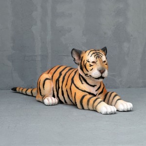 Tiger Cub Lying - Click Image to Close