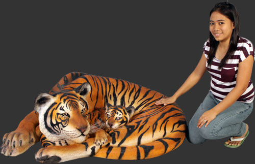 Tigress with Cub - Click Image to Close