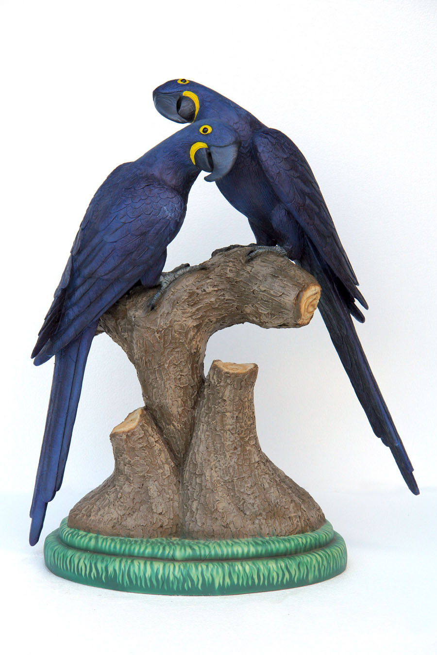 Hyacinth Macaw Lover 3ft. / Fiberglass - Click Image to Close