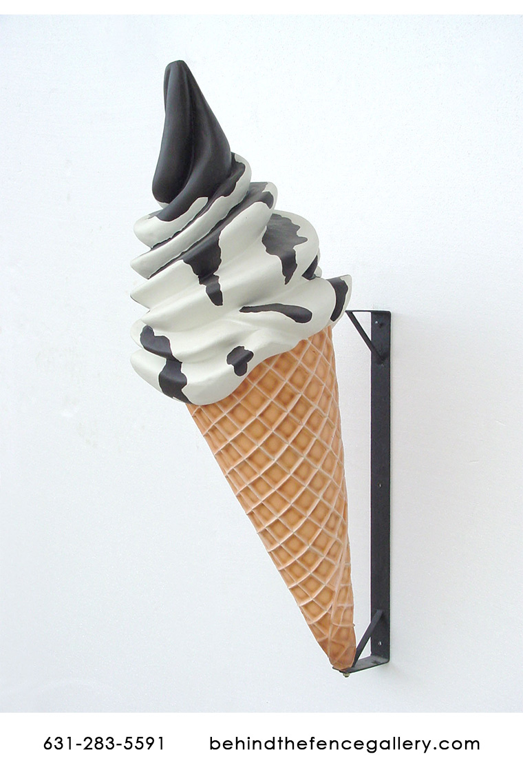 Vanilla Sundae on Cone Wall Display