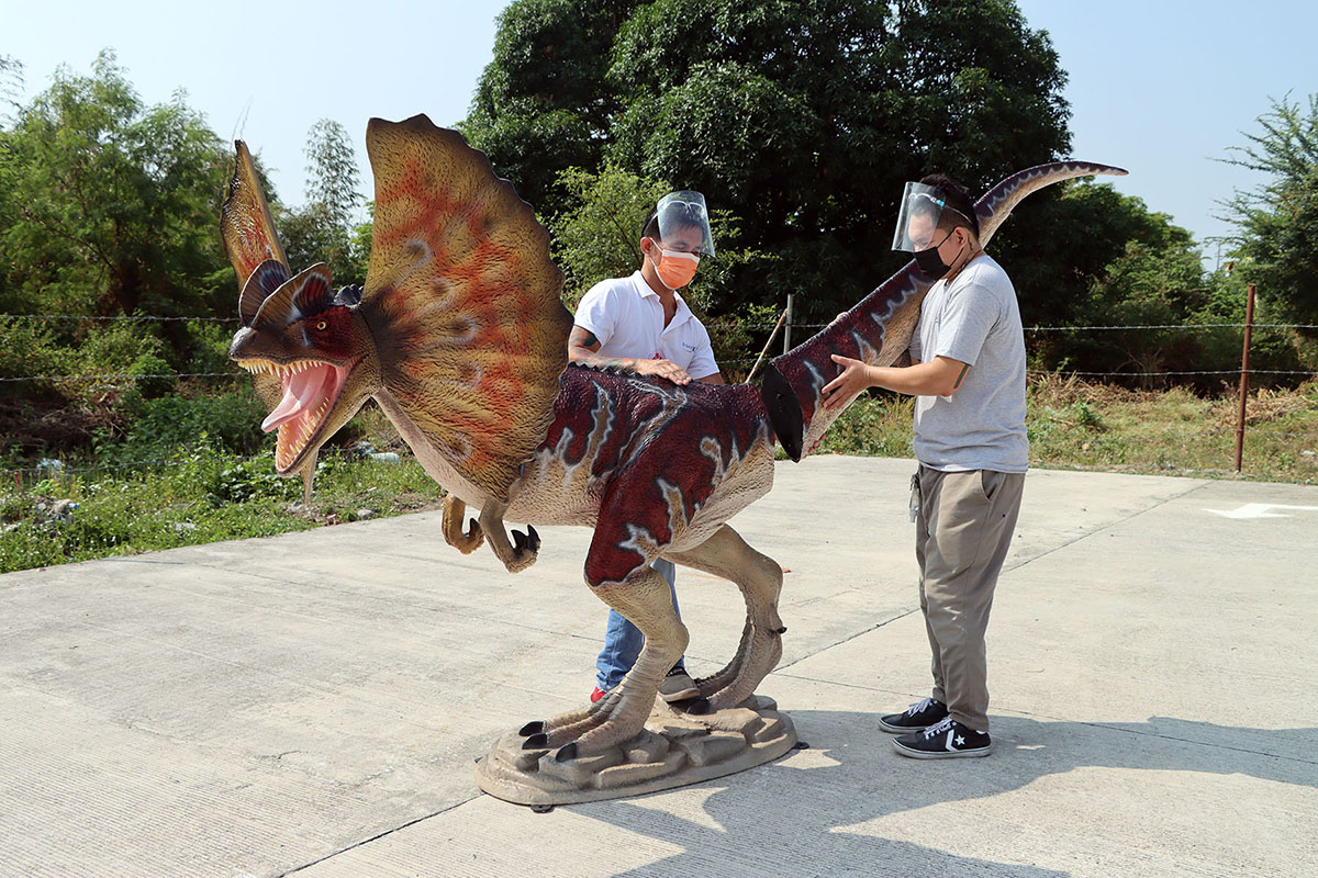 (image for) Life Size Dilophosaurus Statue