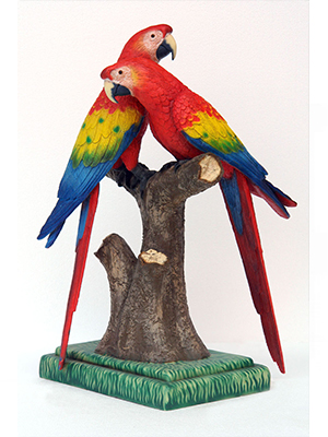 Scarlet Macaw Lover 3ft. / Fiberglass